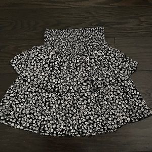 Black and white flower ruffle skirt!